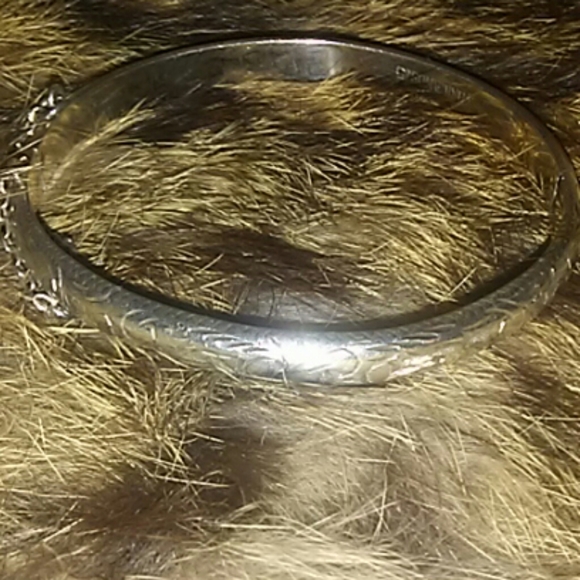 VINTAGE SILVER AND WHITE ENAMEL HINGED SMALL BANGLE BRACELET